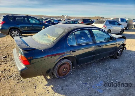 1995 Nissan Maxima Gle z USA, uszkodzony, nr VIN JN1CA21D4ST005469